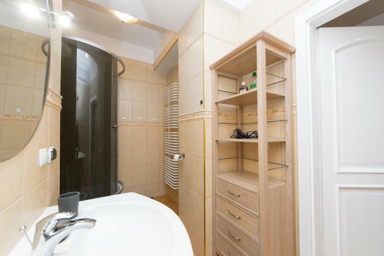 Spacious Apartment In Old Town P4You Pl คราคูฟ ภายนอก รูปภาพ