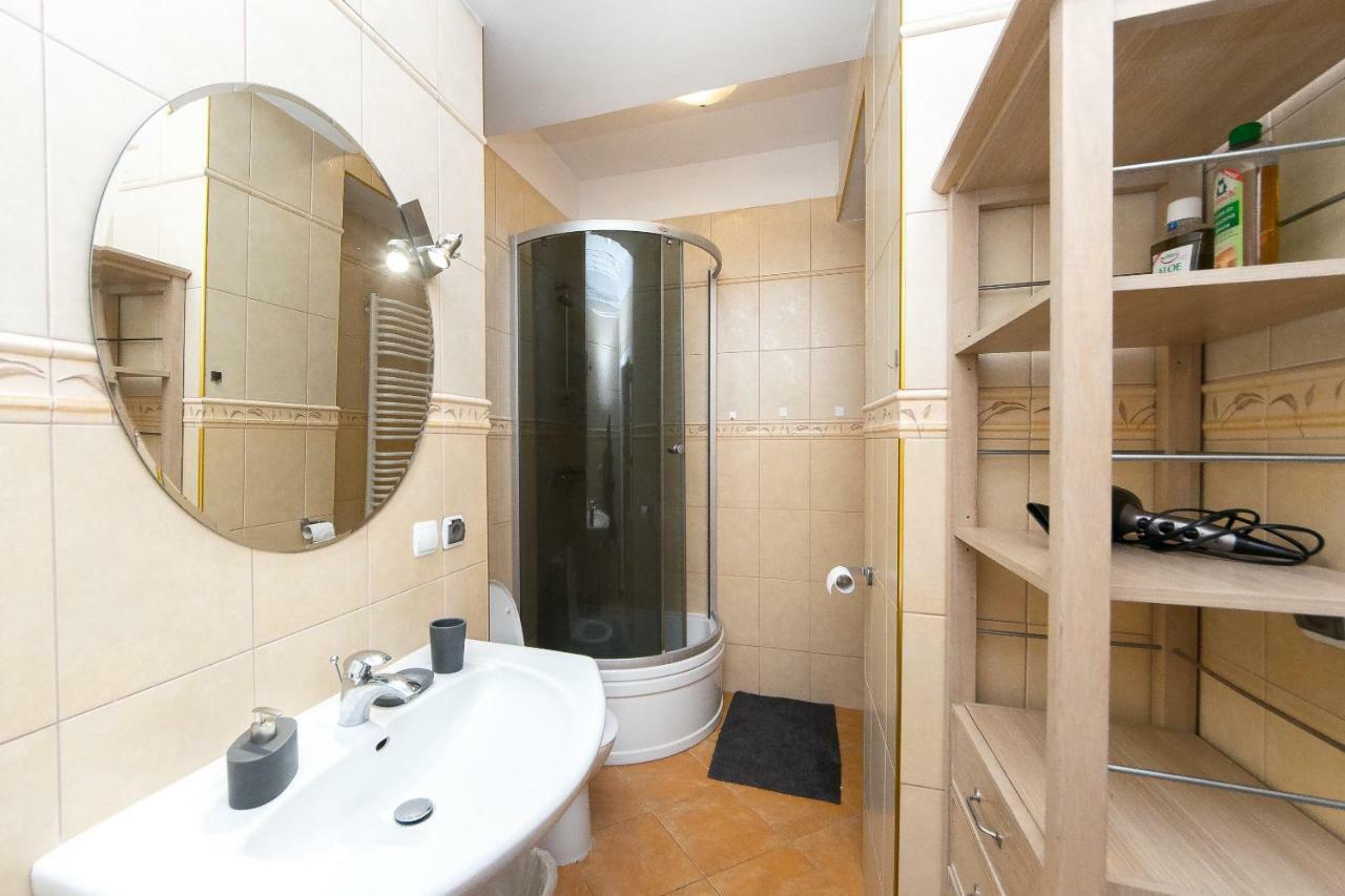 Spacious Apartment In Old Town P4You Pl คราคูฟ ภายนอก รูปภาพ